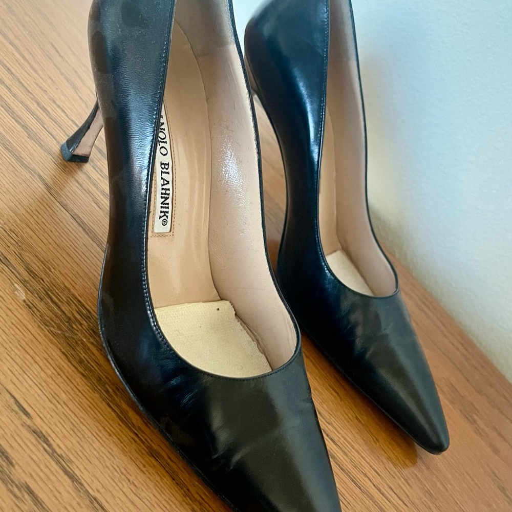 Manolo Blahnik black pumps in great condition. Size 38.5